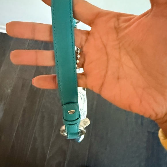 MCM Cream and Teal Shoulder Bag - Picture 4 of 7